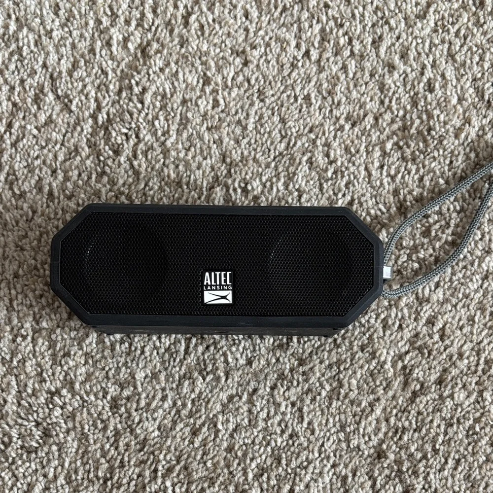 ALTEC LANSING PORTIBLE SPEAKER WORKS WATERPROOF - Picture 1 of 6